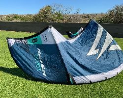  Pivot 8 metre kiteboarding kite