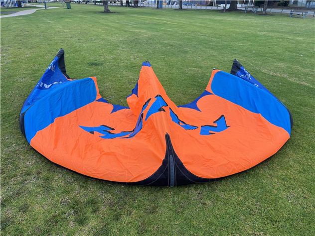 2022 Naish Pivot - 10 metre