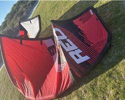 Ozone Reo V5 9 metre kiteboarding kite
