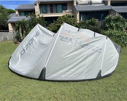 Ozone Zephyr V8 Ultra-X 17 metre kiteboarding kite