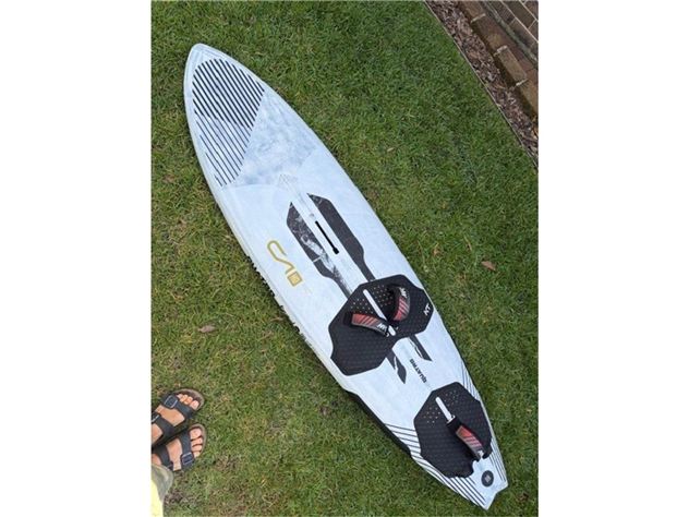 2024 Quatro Pyramid 99 - 232 cm, 99 litres