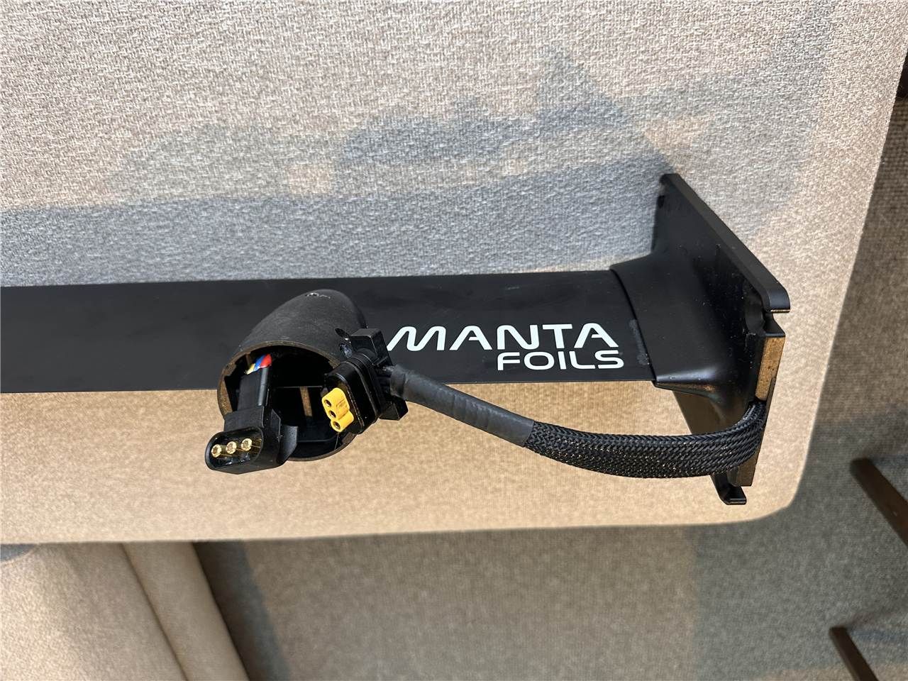 2026 Mantafoils Takeoff Integrated Assist Mast - Image 4
