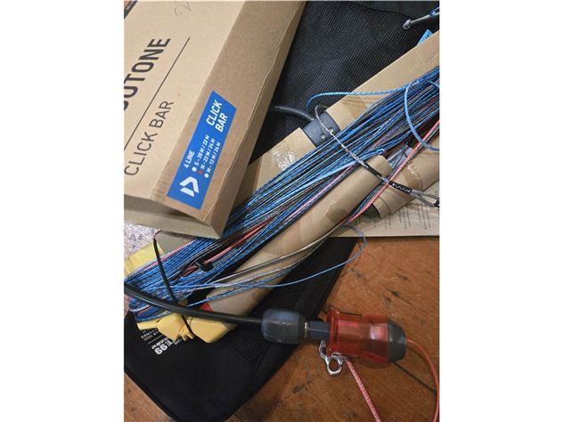 2023 Duotone Click Bar