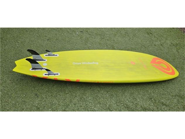 2023 Goya Custom 4 - 89 litres