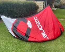 Ozone Alpha V1 8 metre kiteboarding kite
