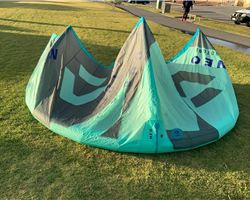 Duotone Neo 8 metre kitesurfing kite