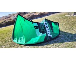 Ozone Reo V5 8 metre kitesurfing kite