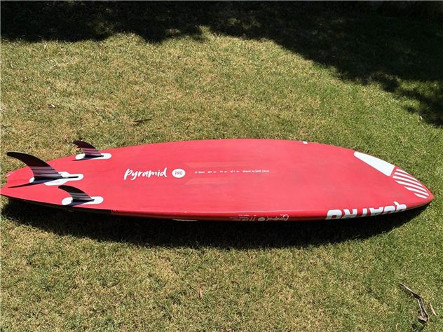 2021 Quatro Pyramid Pro - 77 litres