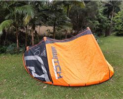 Switch Kites Element 6 10 metre kitesurfing kite