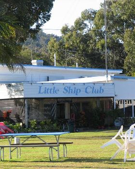 Little Ship Club - One Mile - North Stradbroke Island