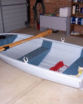 For Sale 2.5 m fiberglass dingy with oars $450. Call 08 94077016