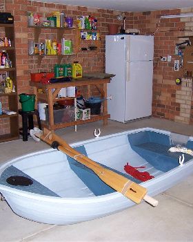 For Sale 2.5 m fiberglass dingy with oars $450. Call 08 94077016