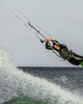 Kitesurfing