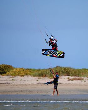 Kitesurfing
