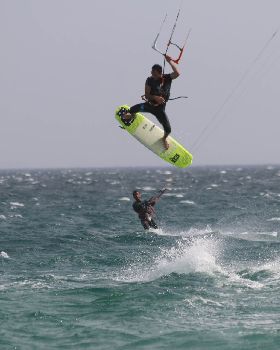 TARIFA STRAPLESS KITESURFING PRO 2016