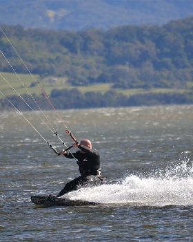 Kitesurfing