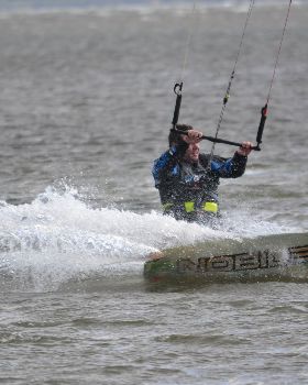 Kitesurfing