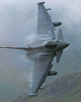 heres-an-award-winning-photo-of-the-super-agile-eurofighter-typhoon