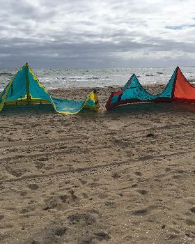 Kitesurfing