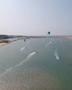 Kitesurfing