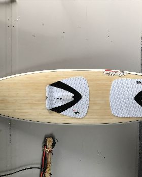 Kitesurfing