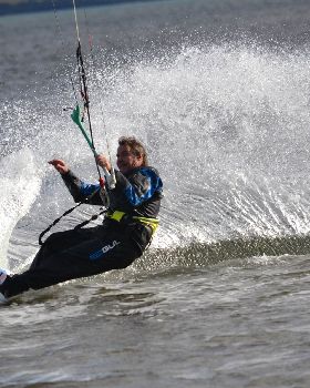 Kitesurfing