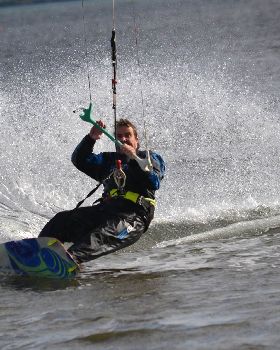 Kitesurfing