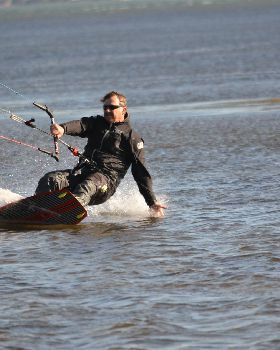 Kitesurfing