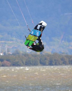 Kitesurfing