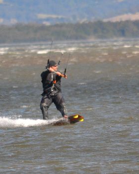 Kitesurfing