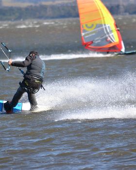 Kitesurfing