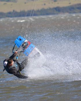Kitesurfing