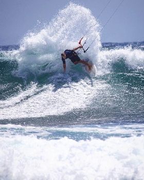 Kitesurfing