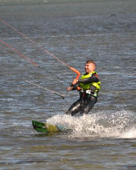 Kitesurfing