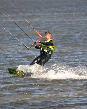 Kitesurfing