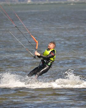 Kitesurfing