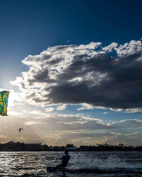 When Joris Miedema from Netherland comes the other side of the world for a kite session in Brisbane.