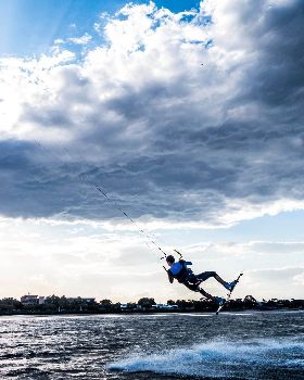 When Joris Miedema from Netherland comes the other side of the world for a kite session in Brisbane.