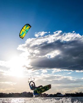 When Joris Miedema from Netherland comes the other side of the world for a kite session in Brisbane.