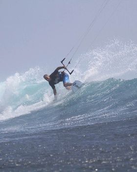 Kitesurfing
