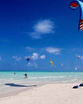 Moon Tours - PNG KITE TRIP
