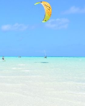 Moon Tours - PNG KITE TRIP