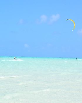 Moon Tours - PNG KITE TRIP