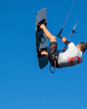 Kitesurfing