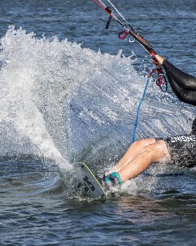 Kitesurfing