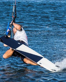 Kitesurfing