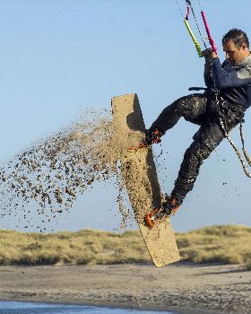 Kitesurfing