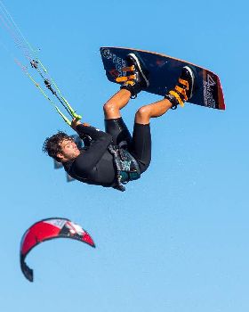 Kitesurfing
