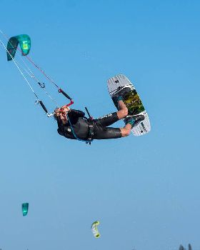 Kitesurfing