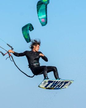 Kitesurfing